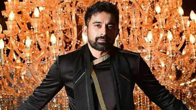 Roadies XX: Rannvijay Singha breaks down emotionally after a contestant talks about his family struggles; says, “I think I need to see a therapist”