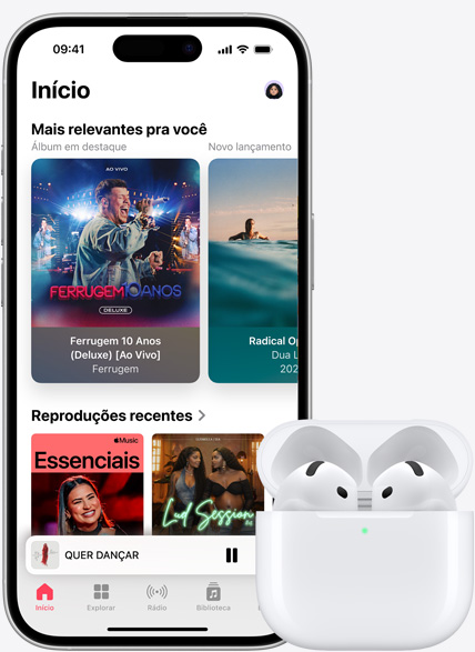 Imagem do iPhone 16 tocando música ao lado dos AirPods.