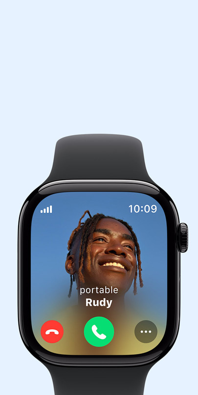 Apple Watch Series 10 avec un appel entrant. Cliquez sur le bouton Plus pour voir plus d’informations sur les fonctionnalités de connectivité.