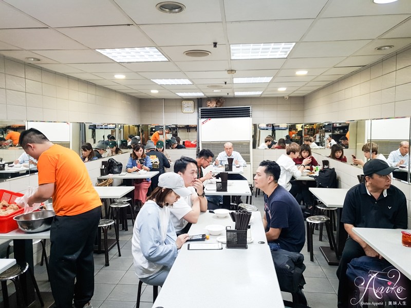 【台北美食】金園排骨。萬年大樓地下室飄香一甲子～台北人從小吃到大，西門町人氣古早味排骨