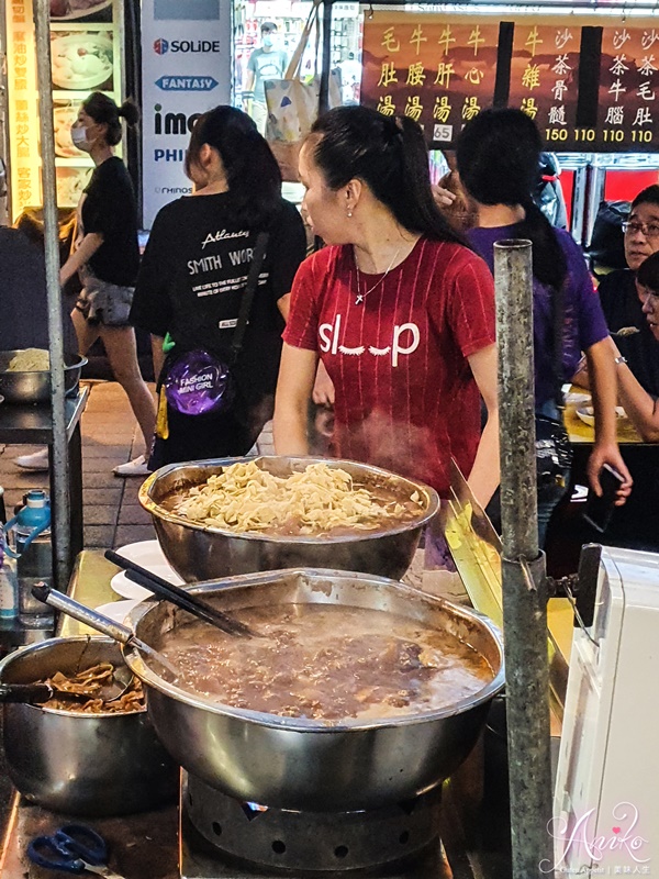 【台北美食】牛媽媽。寧夏夜市60年老字號～人氣必吃甘甜Q彈控肉飯！