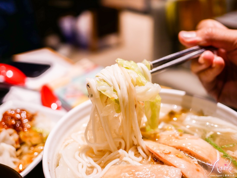 【台北美食】甘榜馳名海南雞飯。小資族最愛！不用花大錢享受道地鮮嫩Q彈海南雞