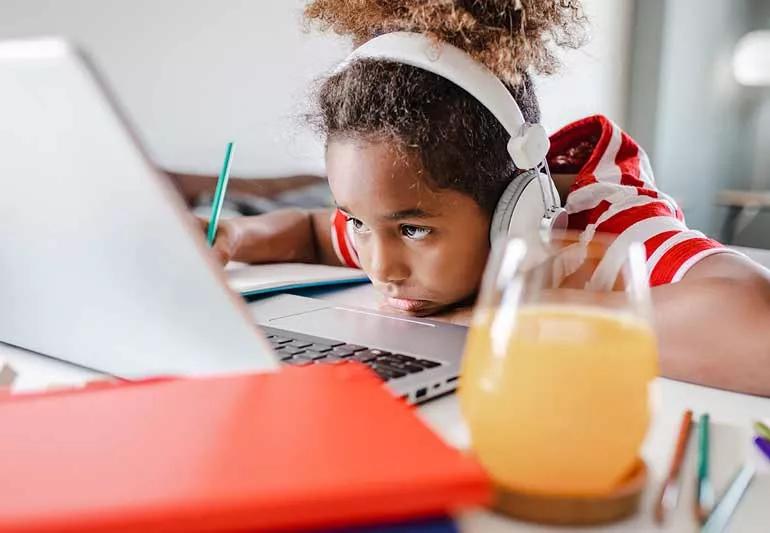 Child tired and not engaged during e-learning class.