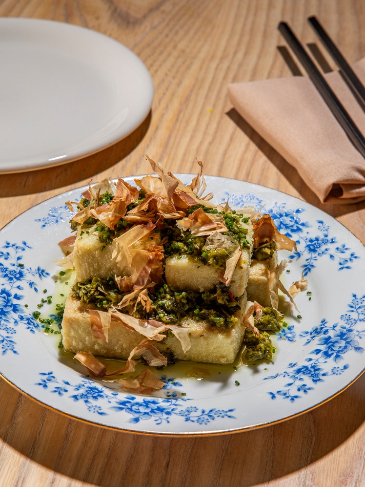 Đâu Phu Rán Tâ’m Hành (Fried Tofu With Scallion-Oil Sauce)