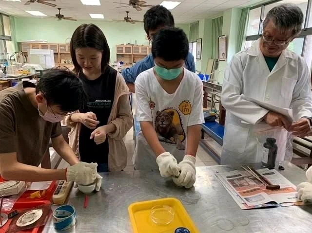 基金會推動偏鄉小型學校科展補助計畫,讓孩子跨越資源限制,自信站上科展舞台。 圖/新代教育基金會提供