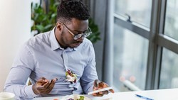 Curi Bekal Makan Siang Manager, Karyawan Ini Dipecat