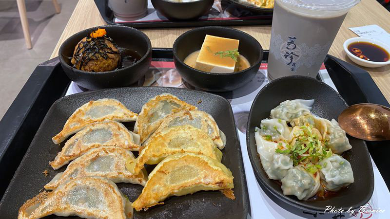 芳珍蔬食-中山復民店~無肉令人一點都不俗.松露煎餃、獅子頭味超讚 @Bernice的隨手筆記