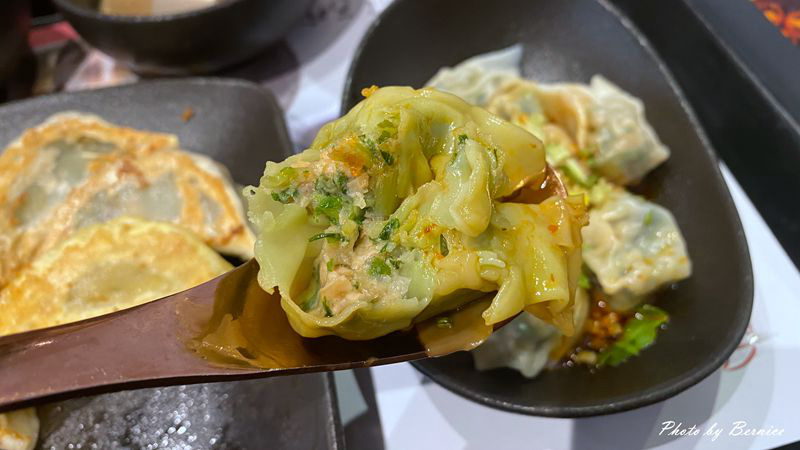 芳珍蔬食-中山復民店~無肉令人一點都不俗.松露煎餃、獅子頭味超讚 @Bernice的隨手筆記