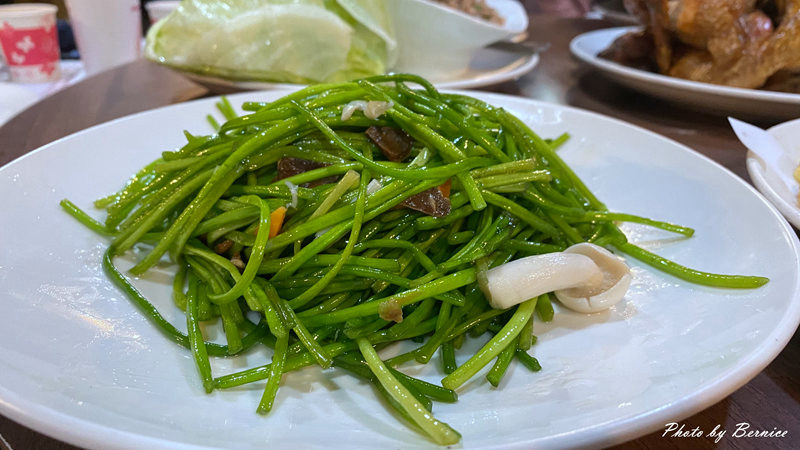 雲南十八怪景觀餐廳~雲南風味特色料理+活鱘龍魚三吃飽足又滿足 @Bernice的隨手筆記