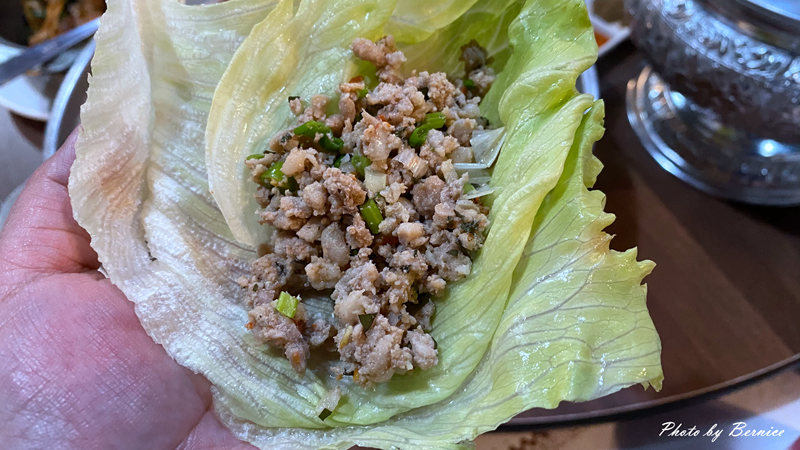 雲南十八怪景觀餐廳~雲南風味特色料理+活鱘龍魚三吃飽足又滿足 @Bernice的隨手筆記