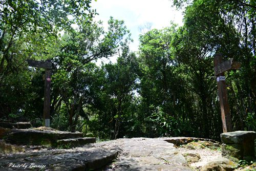 龍船岩步道~走過懸崖峭壁能拍出吸睛網美照.當網美需要有勇氣及克服稜線上的恐懼感 @Bernice的隨手筆記