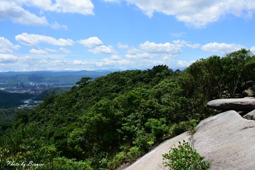 龍船岩步道~走過懸崖峭壁能拍出吸睛網美照.當網美需要有勇氣及克服稜線上的恐懼感 @Bernice的隨手筆記