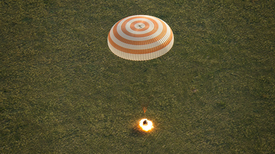 Expedition 43 Lands in Soyuz