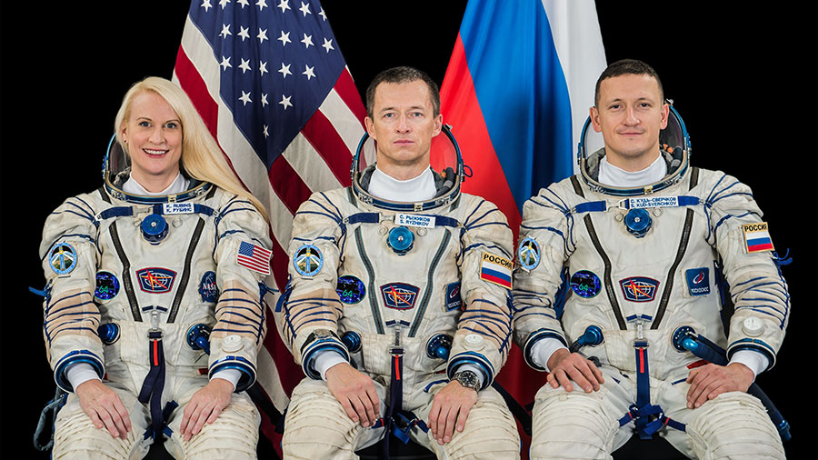 Expedition 64 crew members (from left) NASA astronaut Kate Rubins and Roscosmos cosmonauts Sergey Ryzhikov and Sergey Kud-Sverchkov pose for a crew portrait.