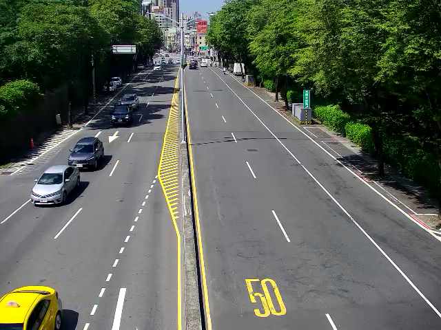 鳥松區-澄清路與圓山路交岔路口 氣溫17.5度