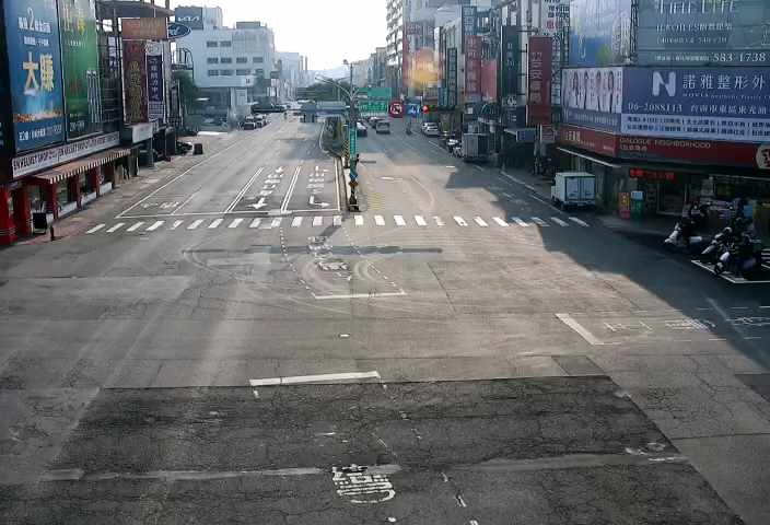 中華東路二段與東門路二段口東北桿(向東北) 氣溫19.4度