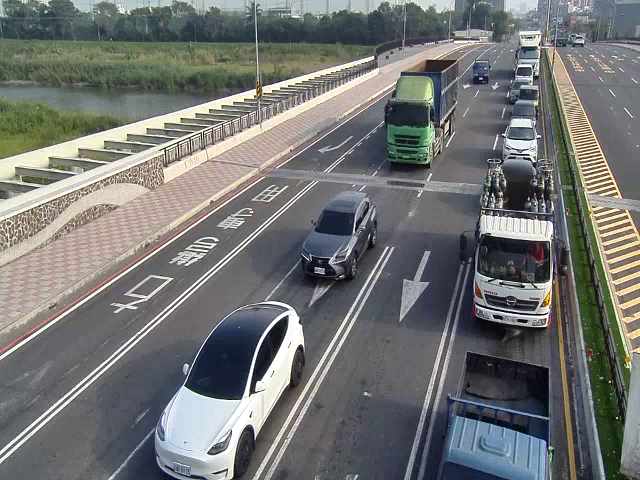 長和路一段與北外環道路口南桿(向北) 氣溫18.6度