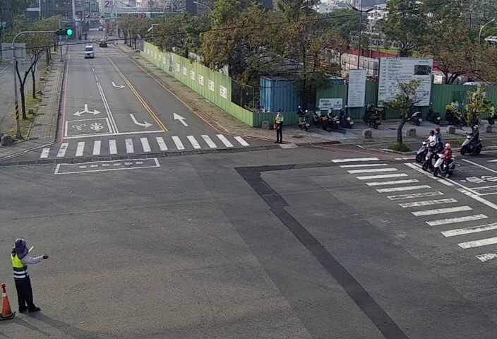 中華西路二段與建平十六街口東桿(向北) 氣溫20.3度