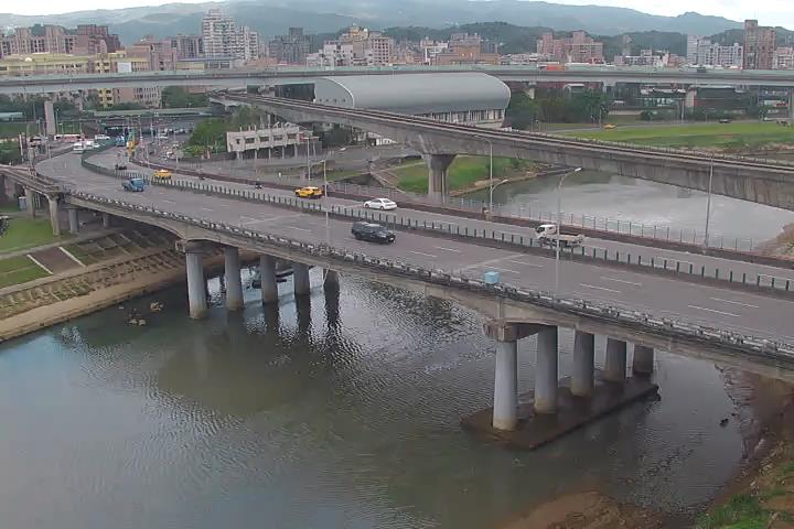 康寧路3段與南湖大橋 氣溫22.5度