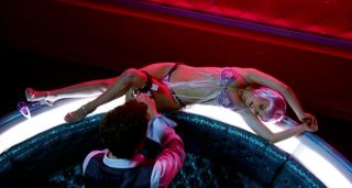 natalie portman performs a strip tease to clive owen in the movie closer