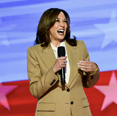 kamala harris wears a tan suit to the democratic national convention (DNC) 