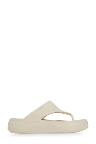 Crocs white Getaway Platform Flip Flop on white background