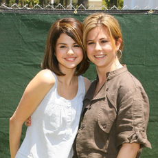 Selena Gomez (L) and her mom Mandy Cornett arrive to the 20th Annual "A Time for Heroes" Celebrity Carnival held at the Wadsworth Theater on June 7, 2009 in Los Angeles, California.