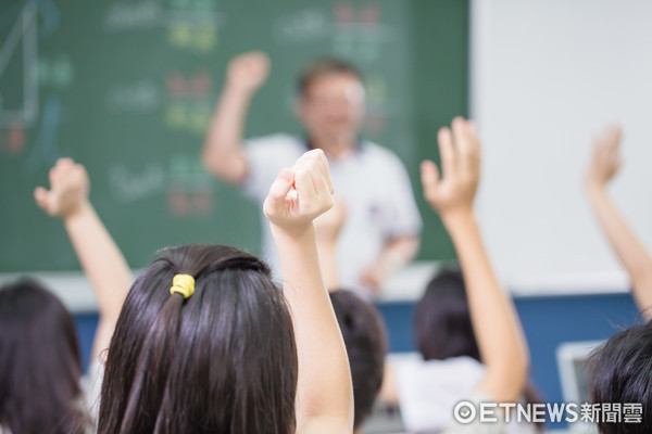 親子教育,學生,上課,小學,校園,高中,教育,互動問答,舉手發問,教室（圖／記者林世文攝）