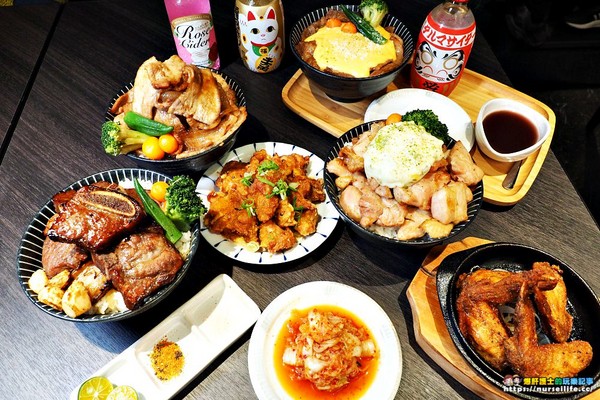 開丼 燒肉vs丼飯。（圖／爆肝護士提供）