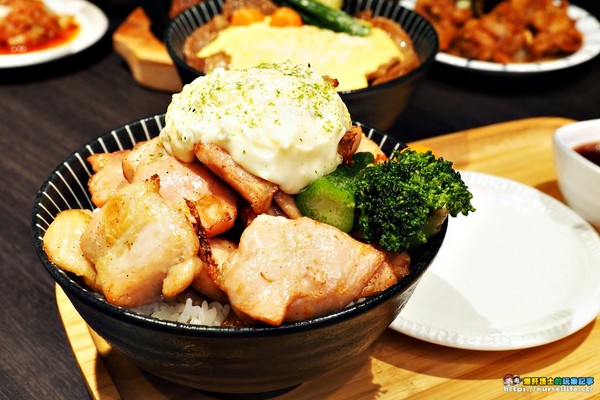 開丼 燒肉vs丼飯。（圖／爆肝護士提供）