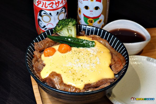 開丼 燒肉vs丼飯。（圖／爆肝護士提供）