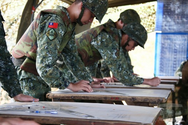 6軍團重砲射擊操演　展現強大精準火力