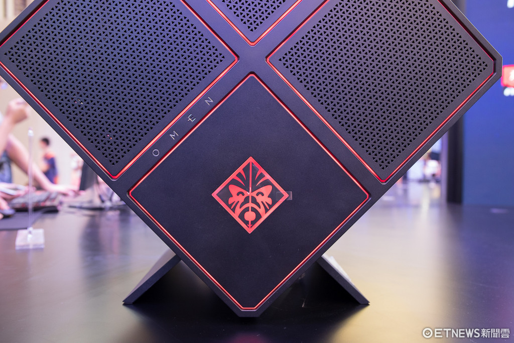 內搭Core i9的終極遊戲方塊！HP Omen X電競桌機體驗。（圖／記者莊友直攝）