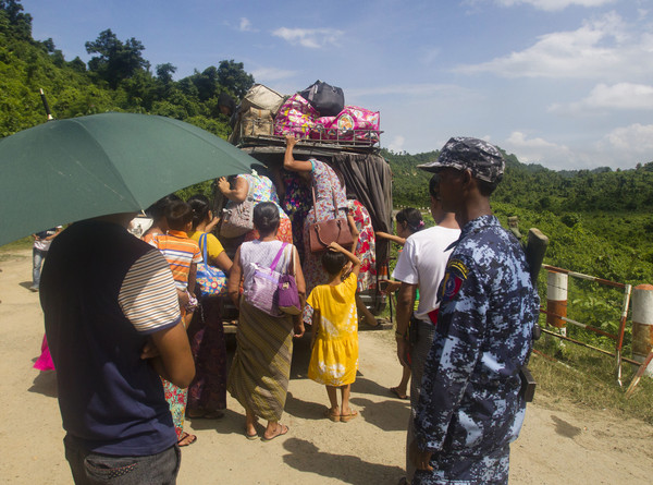 ▲▼緬甸西南部若開邦（Rakhine）25日發生武裝衝突事件，數千名羅興亞人（Rohingya）逃往孟加拉尋求庇護。（圖／達志影像／美聯社）