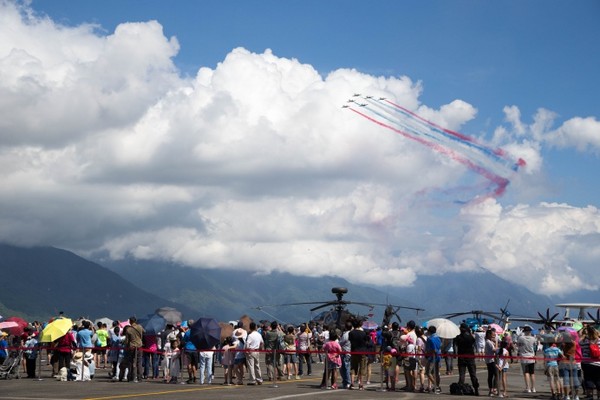 空軍花蓮基地開放參觀　戰機操演技術精湛