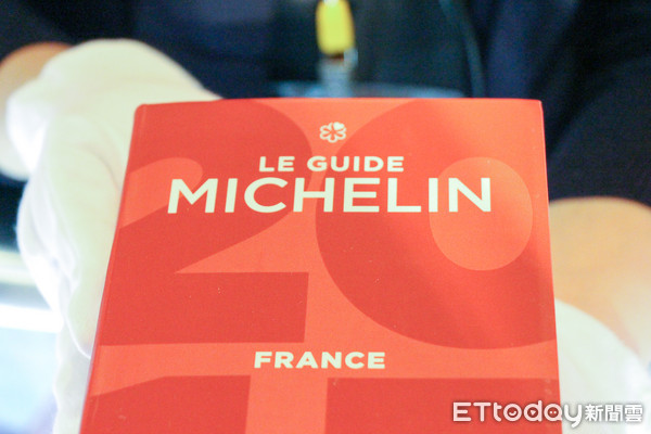 ▲米其林指南，米其林輪胎人，第一本米其林指南。（圖／記者黃士原攝）