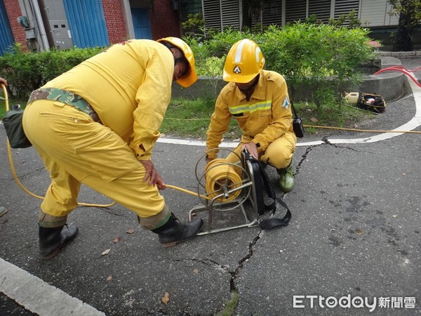 每年秋冬二季是東、南部的乾燥季節，也是森林火災最容易發生的危險期，為防範森林火災的發生，花蓮林管處召開防火座談會，邀集相關單位參加並辦理實地的森林火災防救演練、防火裝備檢查。（圖／花蓮林管處提供）