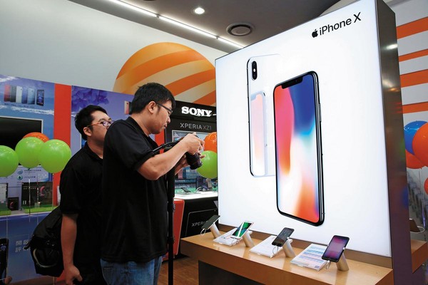 當蘋果推出新款手機iPhone X，新增了3D感測功能，相關供應商紛紛晉身新蘋概股，成長力道十足。