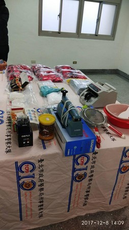 查扣毒品咖啡包、K他命、疑似卡西酮等毒品犯罪工具。（警方提供）