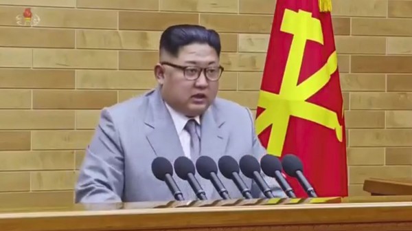 ▲金正恩元旦演說：啟動核武的按鈕「就在我桌上！」。（圖／朝鮮中央電視台）