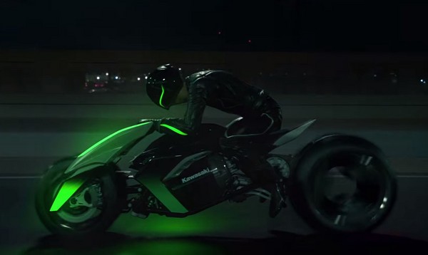 ▲電動三輪重機1秒變「趴車」！Kawasaki J Concept新片再現。（圖／翻攝自Kawasaki）