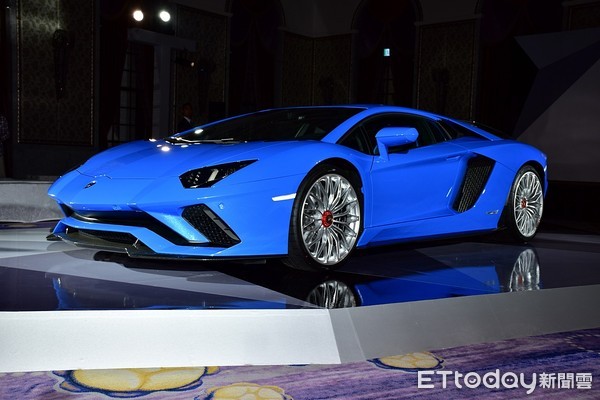 ▲lamborghini,藍寶堅尼,aventador S,大牛,超跑,跑車,嘉鎷興業。（圖／記者游鎧丞攝）