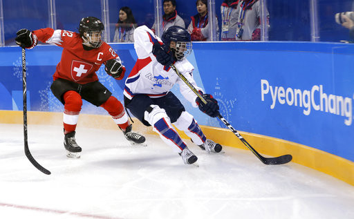 ▲▼         平昌冬奧南北韓冰球聯隊首度進球    。（圖／達志影像／美聯社）