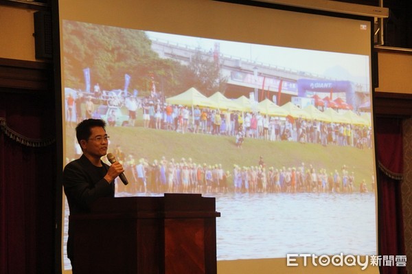 活水湖悠游湧泉長泳嘉年華活動，有來自全國各縣市超過1500位愛好長泳者報名，中華民國成人游泳協會3日召開記者會說明活動舉辦內容。（圖／台東縣政府提供）