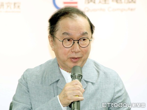 ▲台灣大哥大董事長蔡明忠與華碩董事長施崇棠、廣達電腦董事長林百里得標AI雲端運算平台記者會▼。（圖／記者屠惠剛攝）