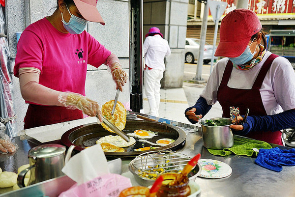 ▲宜吉九層塔粉蔥餅。（圖／MIKA出走美食日誌）