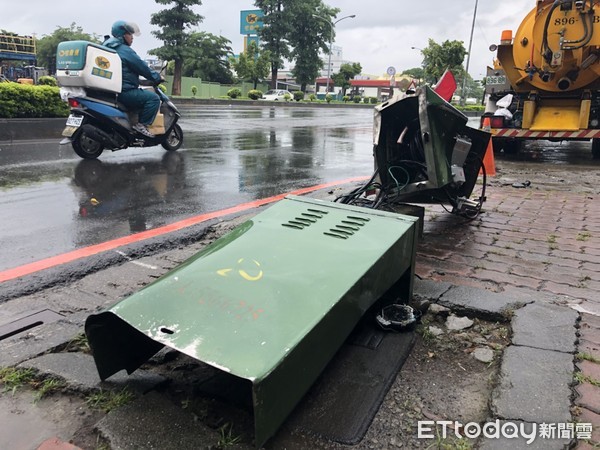 ▲▼高雄清晨發生不幸死亡車禍。（圖／記者宋德威攝，下同）