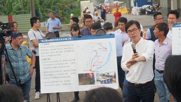 立法委員陳其邁25日陪同行政院長賴清德前往旗山、美濃勘災。（圖／陳其邁辦公室提供）