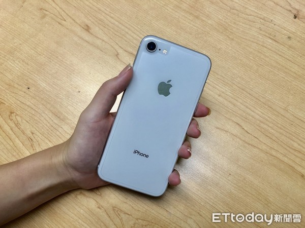 ▲▼iPhone 8主機板驚傳缺陷！蘋果：符合資格將免費進行維修。（圖／記者范家宏攝）