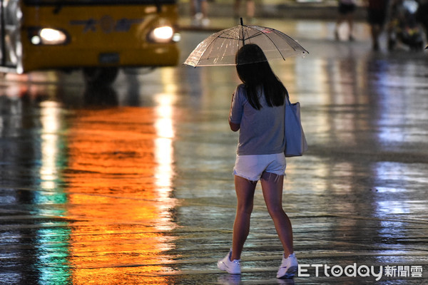 ▲大雨,豪雨,下雨,豪大雨,颱風,雷陣雨。（圖／記者林敬旻攝）